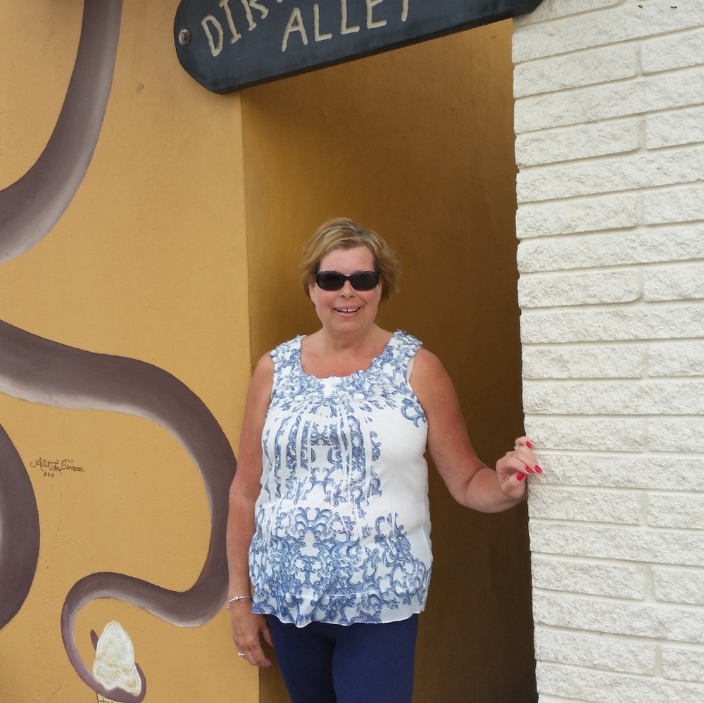 Meet your Posher, Cynthia